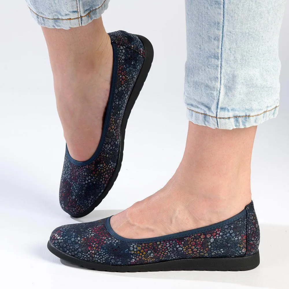 Soft Style by Hush Puppies Soft Halen Pump - Navy