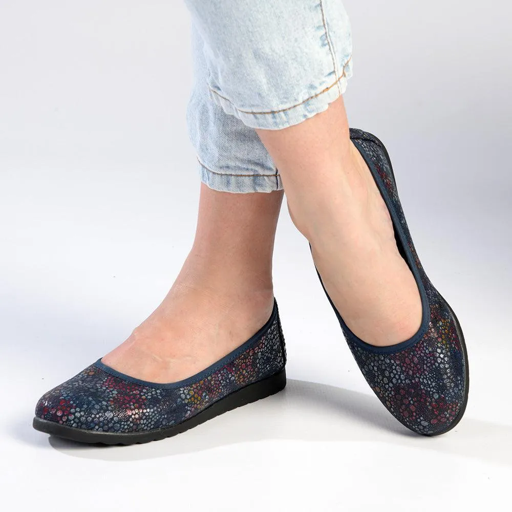 Soft Style by Hush Puppies Soft Halen Pump - Navy