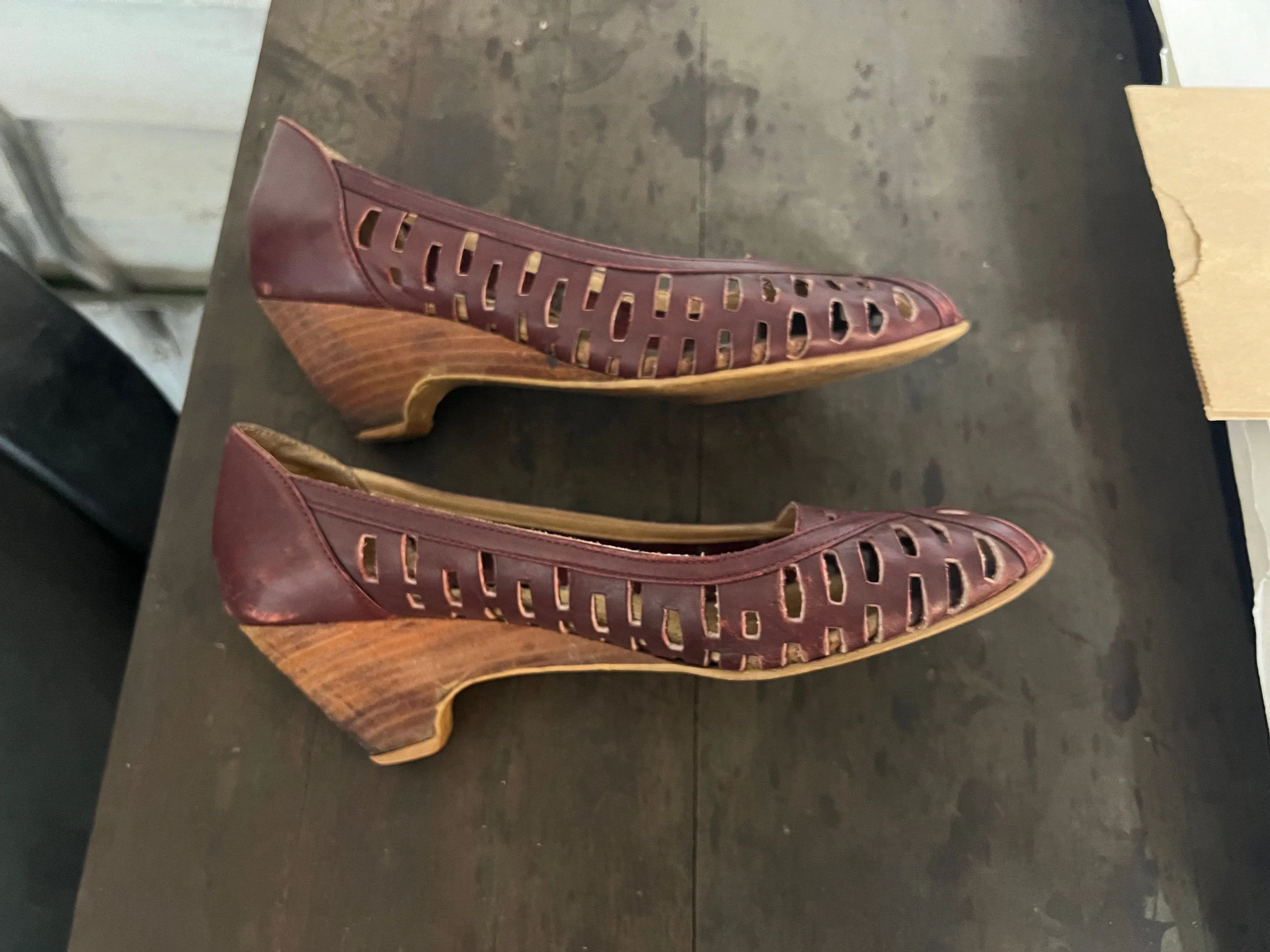 Vintage maroon leather wedge heels 8 AA